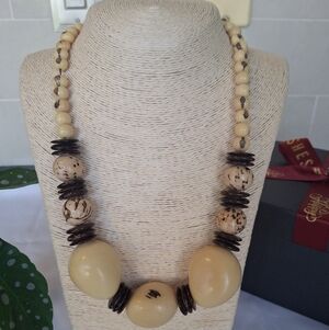 Elegant Cream and Brown Beaded Necklace